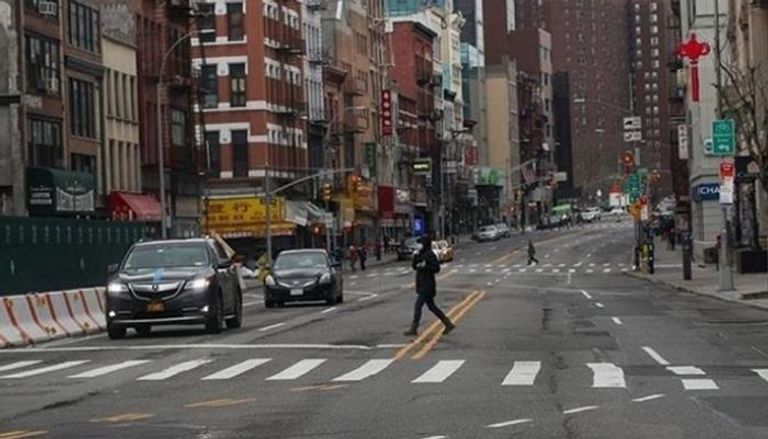 شوارع نيويورك شبه خالية من المارة بسبب إجراءات مكافحة كورونا