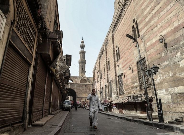 خلو شوارع القاهرة بسبب فيروس الكورونا