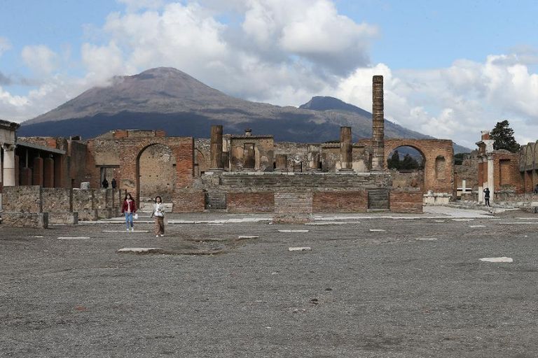 أهرامات الجيزة وتمثال أبو الهول