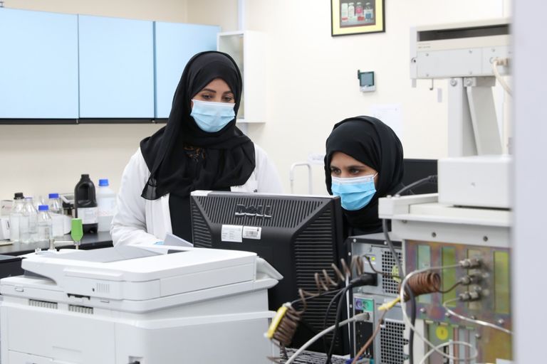 انجاز جديد..الإمارات تنتج معقم لليدين مطابقا للمواصفات العالمية