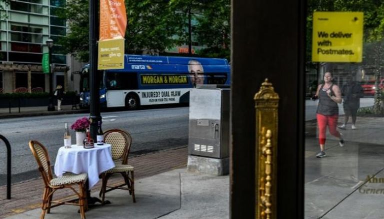مطعم أمريكي أعاد فتح أبوابه في ظل تفشي كورونا