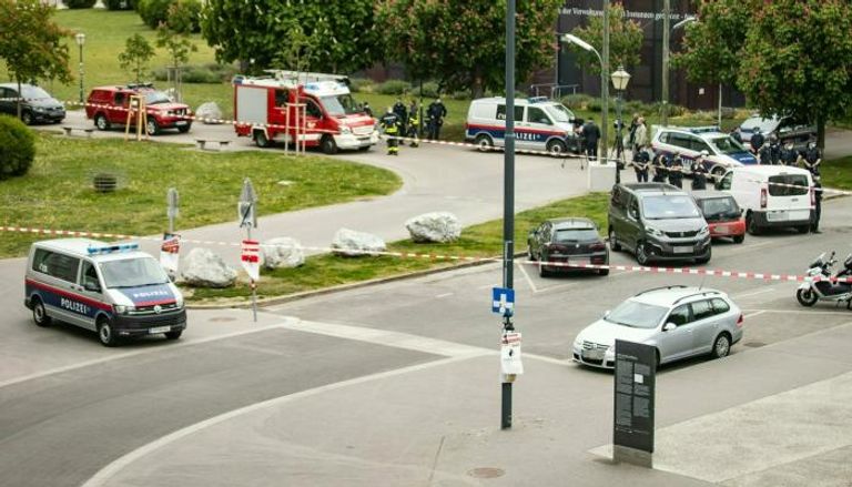 الشرطة النمساوية تحاصر المبنى المستهدف