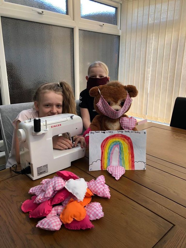 الشقيقتان لوسي وليبي