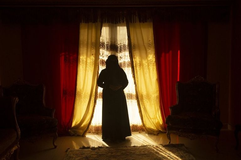 الناشطة برديس الصياغي في منزلها