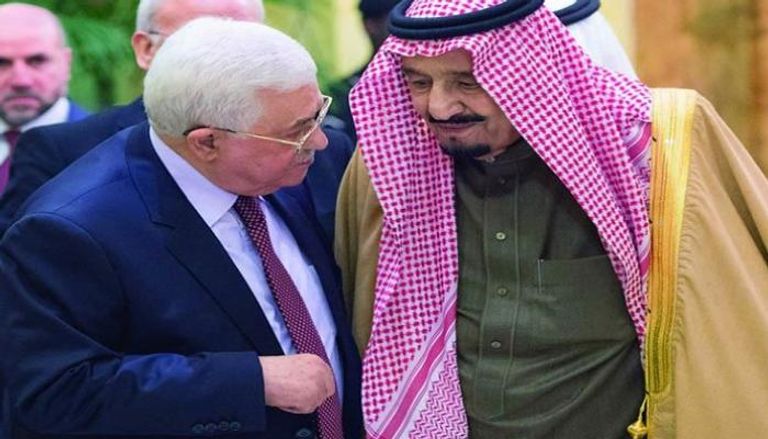 العاهل السعودي الملك سلمان بن عبدالعزيز والرئيس الفلسطيني محمود عباس