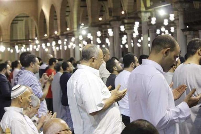 فضل الدعاء في رمضان.. الفوز بالجنة والعتق من النار