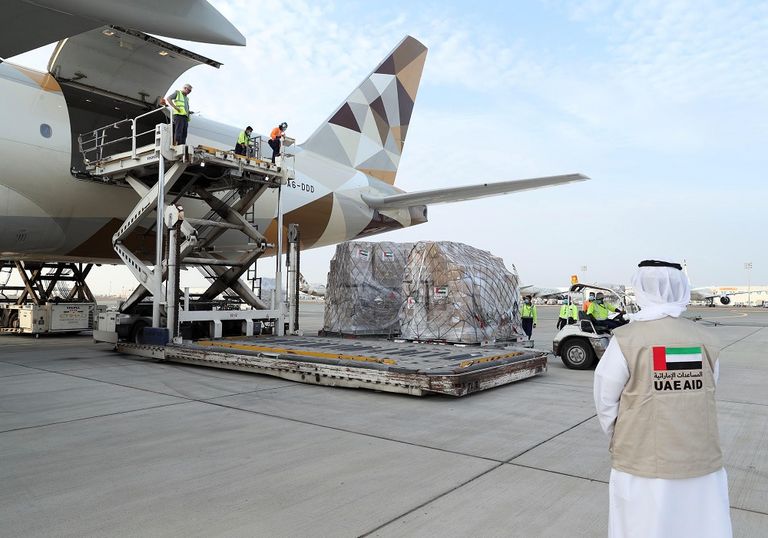 طائرة إماراتية تحمل إمدادات طبية