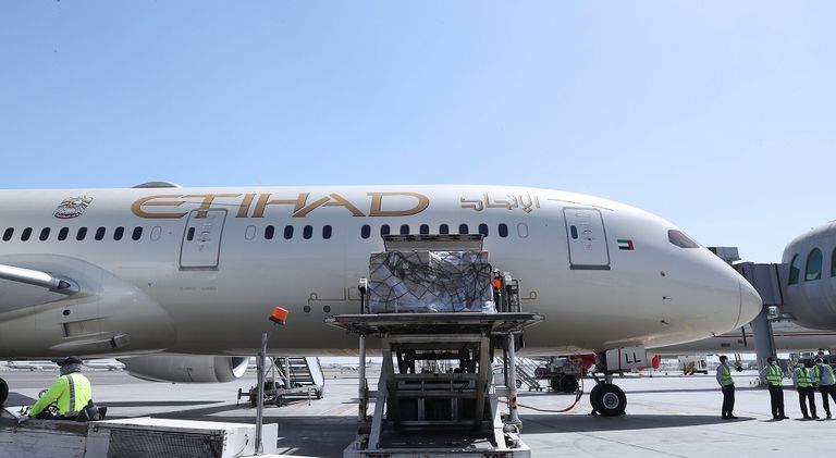 طائرة إماراتية تحمل إمدادات طبية