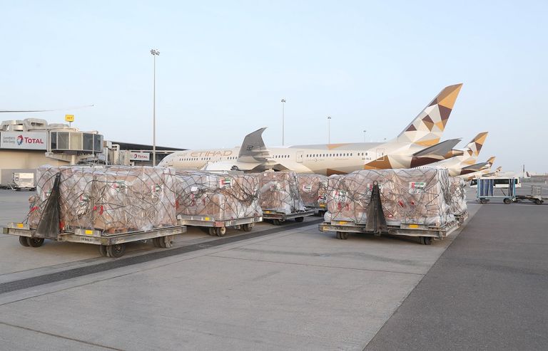 طائرة إماراتية تحمل إمدادات طبية