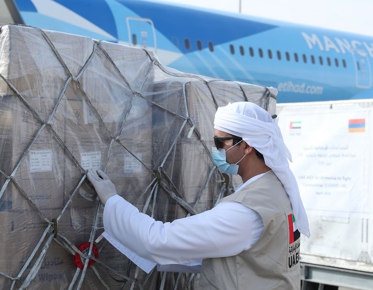 طائرة إماراتية تحمل إمدادات طبية