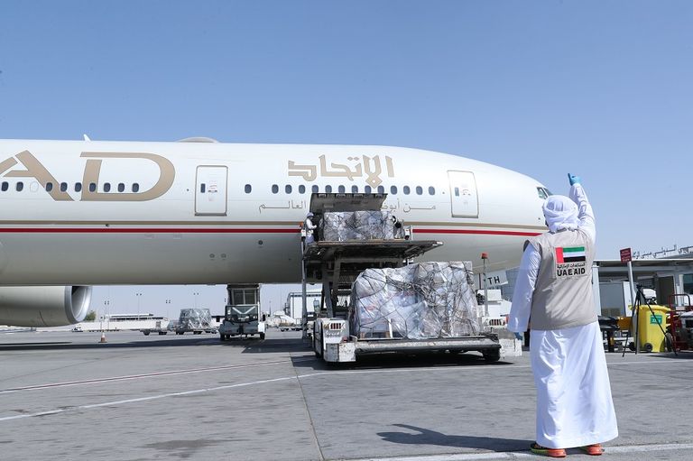 طائرة إماراتية تحمل إمدادات طبية