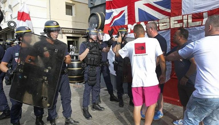 الشرطة الإنجليزية وجماهير الكرة