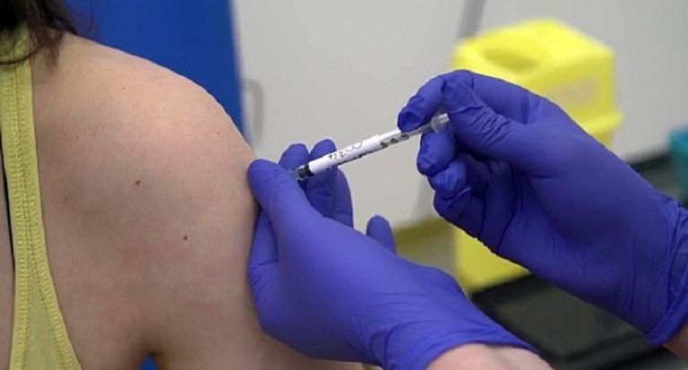 من أول تجاب اللقاح على المتطوعين