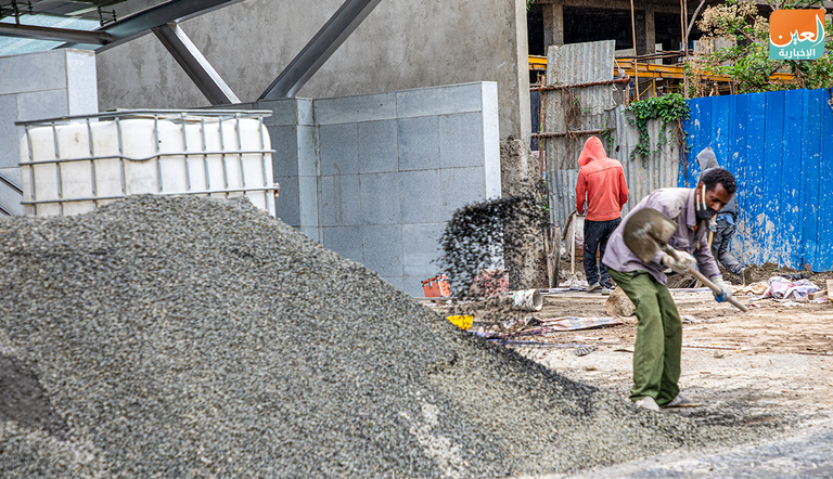 صورة للعمال في أحد مشروعات البناء بأديس أبابا