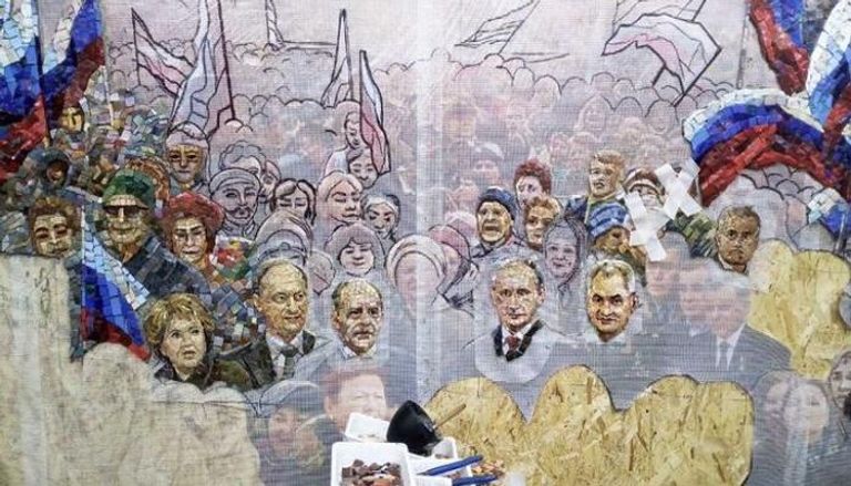  لوحة الفسيفساء يظهر فيها بوتين وغيره من كبار المسؤولين