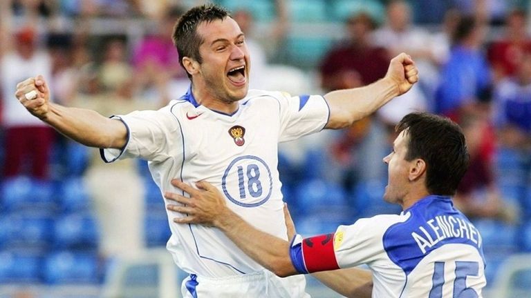 مبخوت يحتفل بهدفه الآسيوي التاريخي