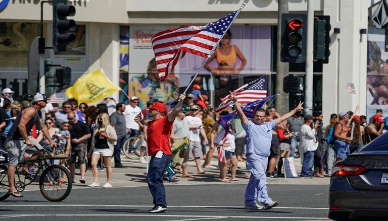 جانب من مظاهرات كاليفورنيا - رويترز  جانب من مظاهرات كاليفورنيا - رويترز
