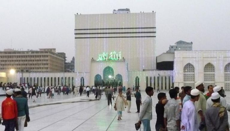 بيت المكرم أضخم مساجد بنجلاديش