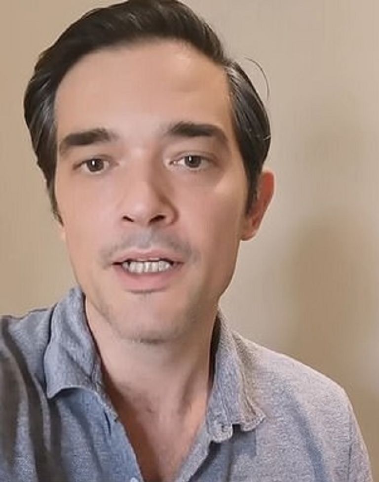 تشارلز بيجنال تشارلز بيجنال في المستشفى