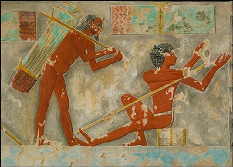 نقوش على جدران المعابد تشير إلى العمل في زمن الفراعنة