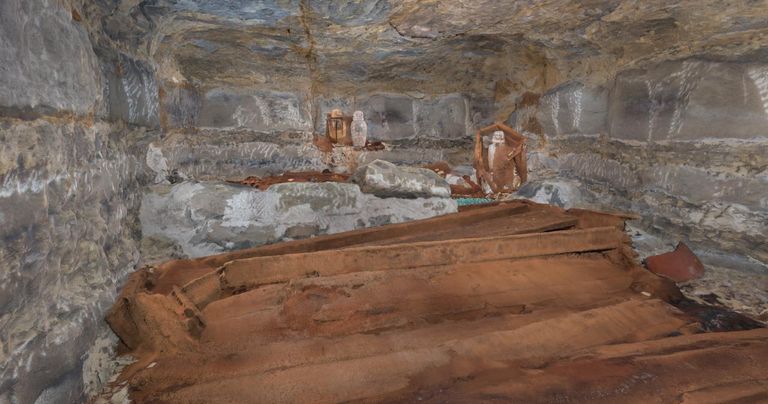 اكتشاف حجرة دفن بورشة التحنيط بسقارة