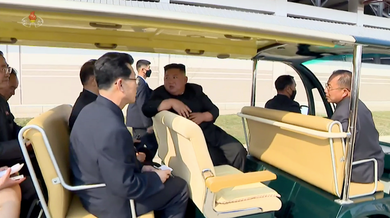 موقع أمريكي رصد ندبة في معصم كيم