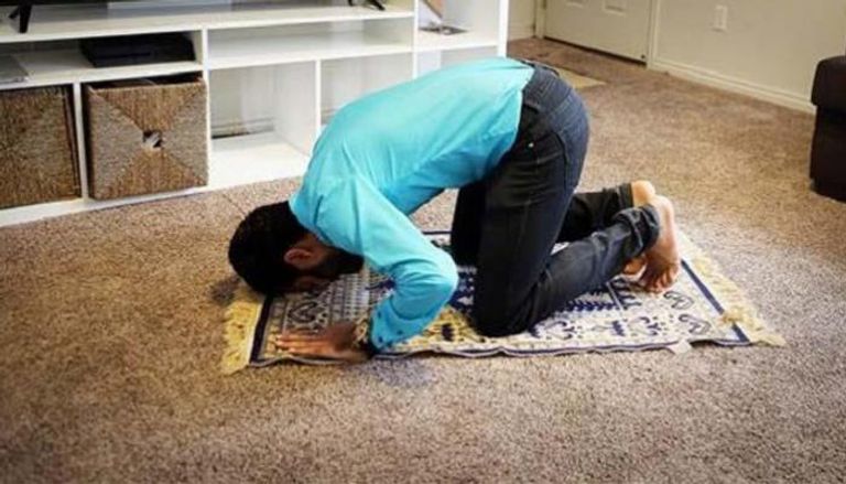 "كورونا" حرم المسلمين من أداء الصلاة في المساجد