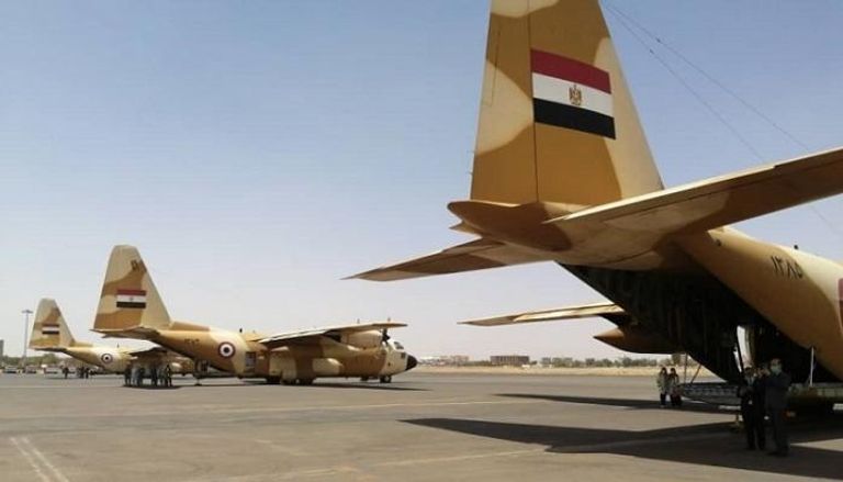 طائرات المساعدات المصرية في مطار الخرطوم