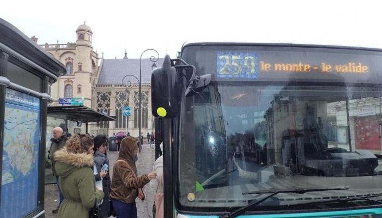 شوارع العاصمة الفرنسية باريس خالية بسبب تفشي كورونا