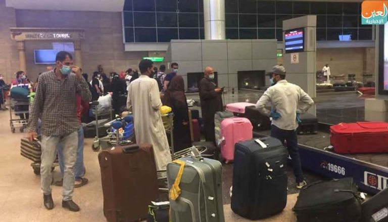 وصول مصريين من العالقين بالكويت إلى القاهرة 