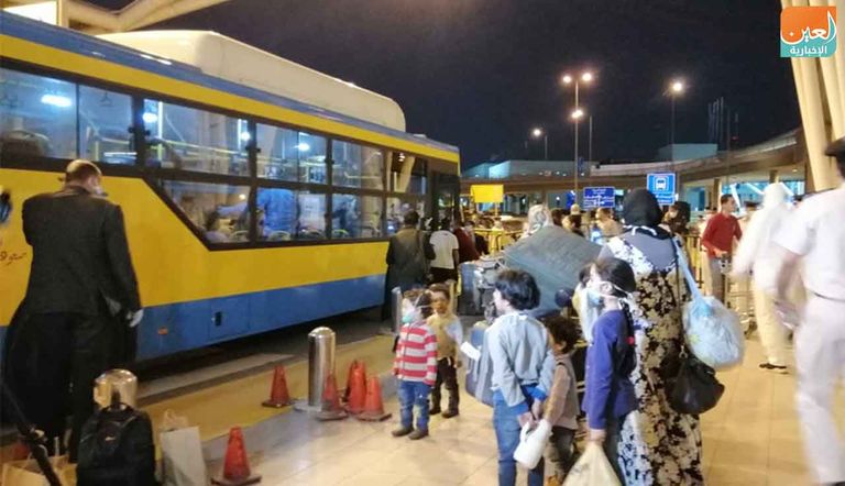 وصول مصريين من العالقين بالكويت إلى القاهرة 