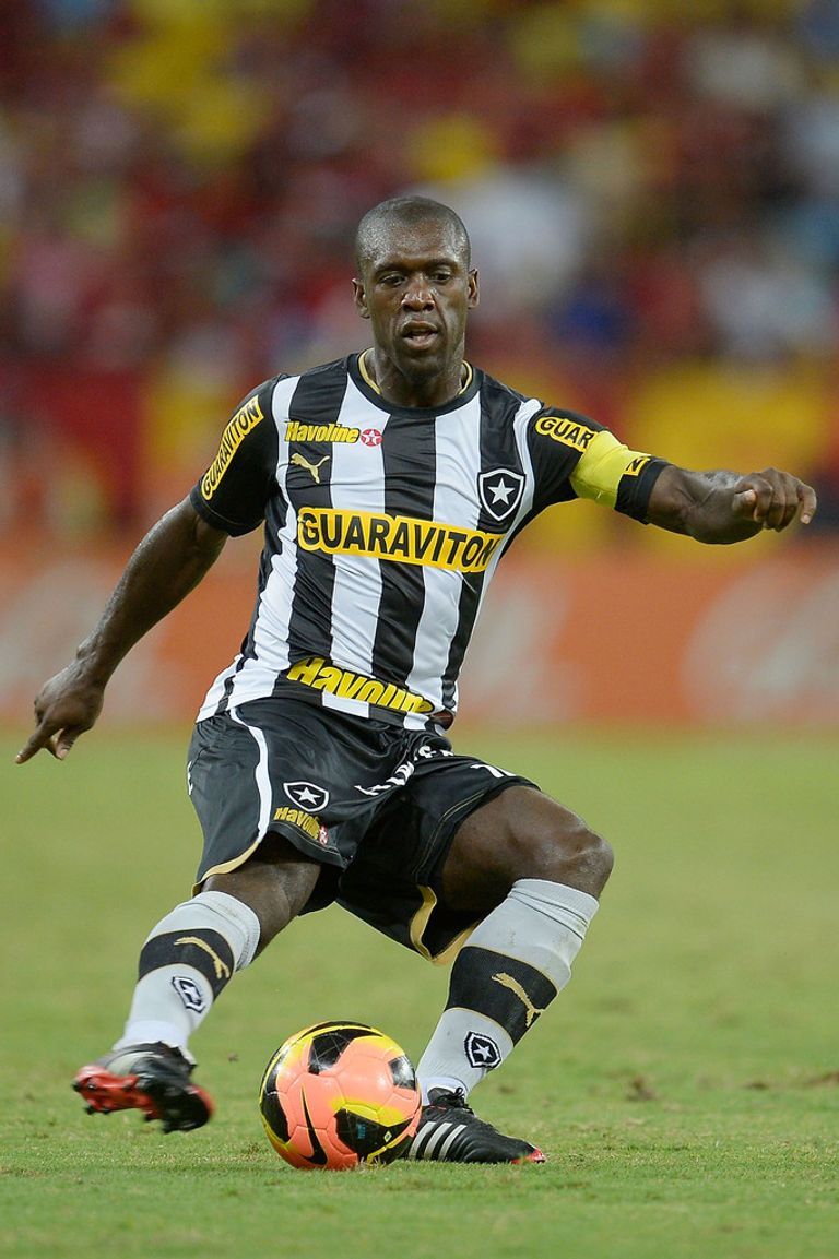 سيدورف بقميص بوتافوجو الهولندي آريين روبين