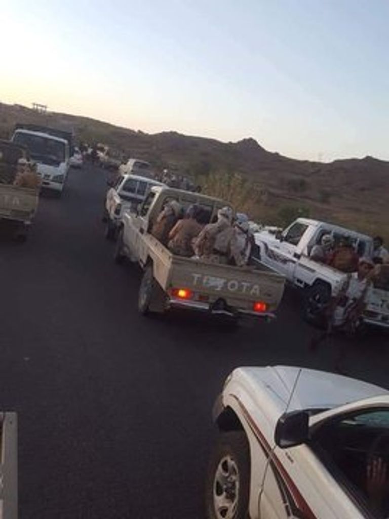 جانب من تجمع رجال قبائل البيضاء للقصاص من قتلة سيدة 