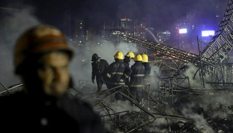 عمال إنقاذ في موقع حادثة سابقة بالهند - رويترز 