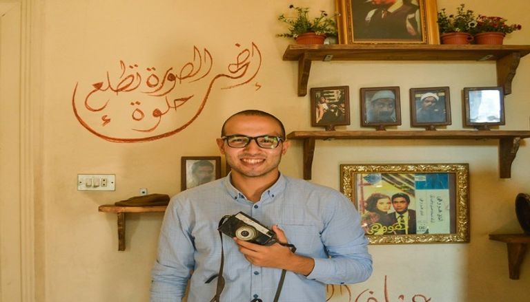 فتاة تصنع حلوى القطايف الرمضانية - مصر المحلة الكبرى تصوير عمر جهاد