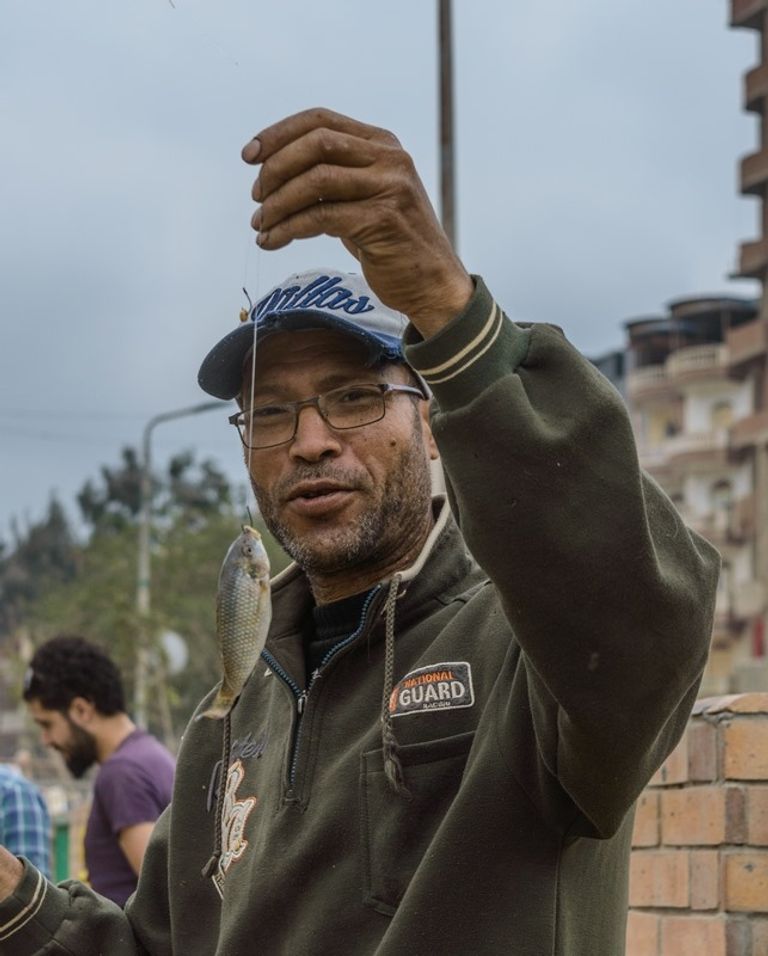 فتاة تصنع حلوى القطايف الرمضانية - مصر المحلة الكبرى تصوير عمر جهاد