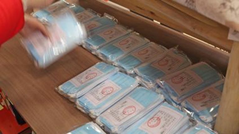 إجبار العملاء على شراء منتجات وفيرة للحصول على الكمامة