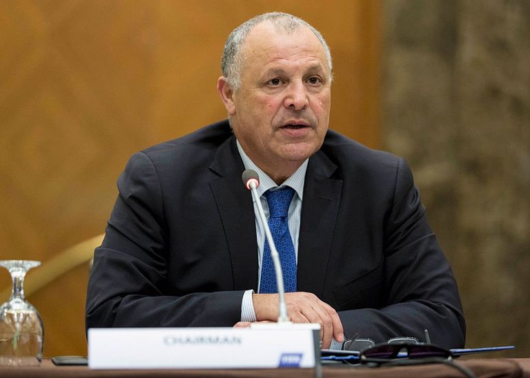 هاني أبوريدة الرئيس السابق للاتحاد المصري لكرة القدم التونسي طارق بوشماوي