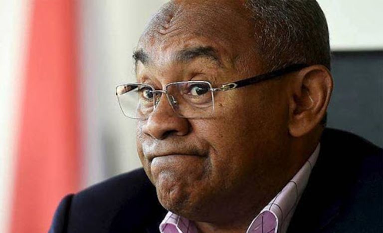 أحمد أحمد الرئيس الحالي للاتحاد الأفريقي لكرة القدم التونسي طارق بوشماوي