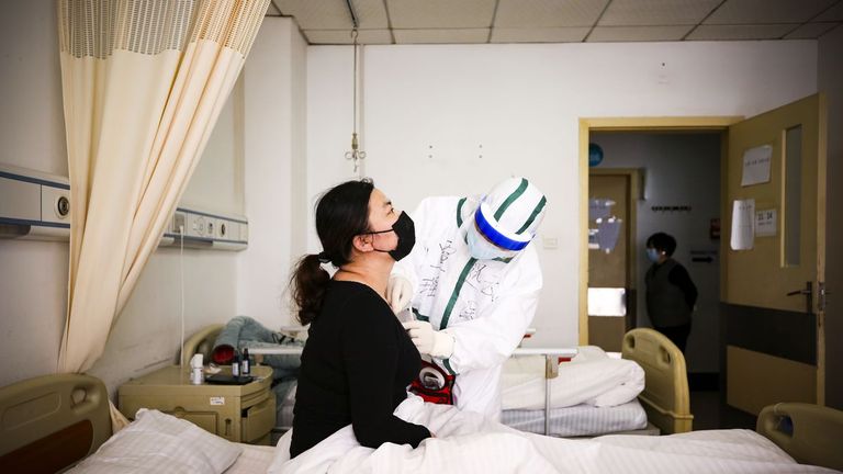 علماء وراثة يبحثون عن أسباب تدهور الحالة الصحية للأصحاء