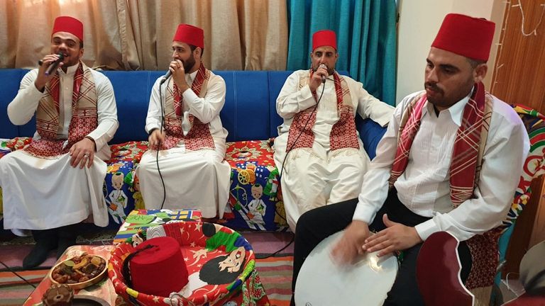 جانب من أحد عروض فرقة