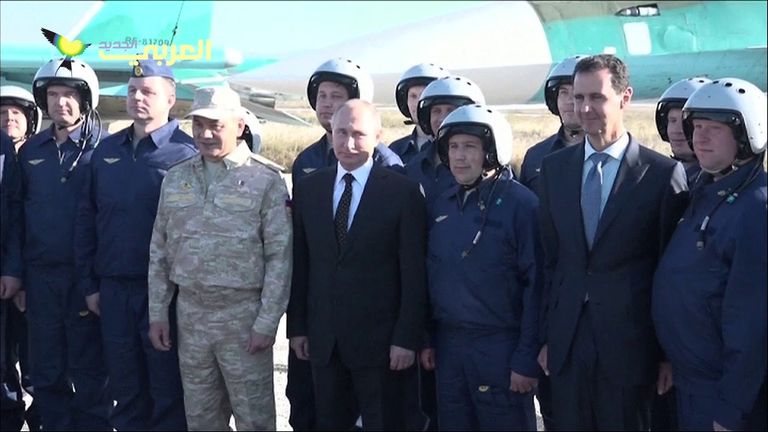 الرئيس فلاديمير بوتين في القاعدة حميميم في سوريا في 2017 الرئيس الروسي فلاديمير بوتين