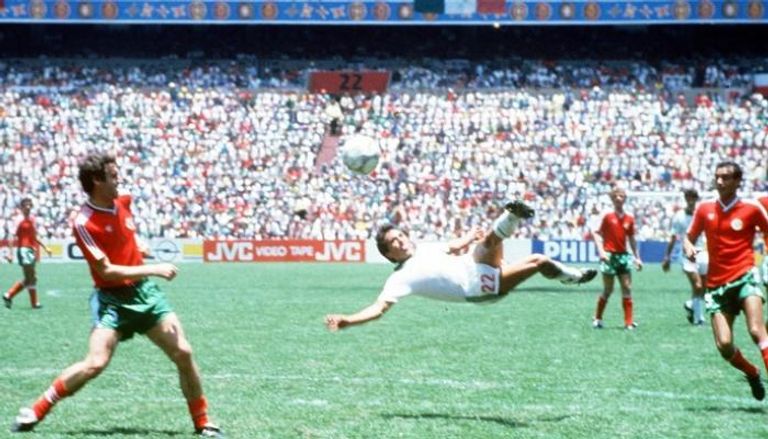مانويل نيجريتي نجم منتخب المكسيك الأسبق صاحب أجمل هدف في تاريخ كأس العالم