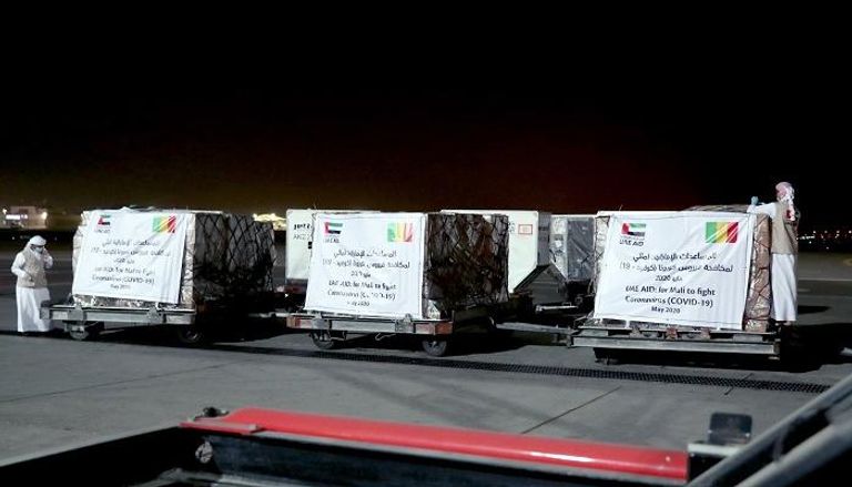 الإمارات ترسل طائرة مساعدات طبية إلى مالي لمواجهة كورونا