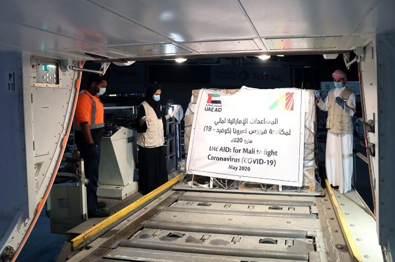 الإمارات ترسل طائرة مساعدات طبية إلى مالي لمواجهة كورونا