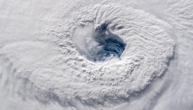 إعصار فلورنس يتشكل فوق المحيط الأطلسي كما يظهر من محطة الفضاء الدولية