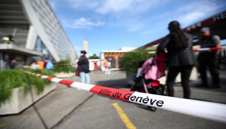 صفوف طويلة في جنيف للحصول على الطعام المجاني