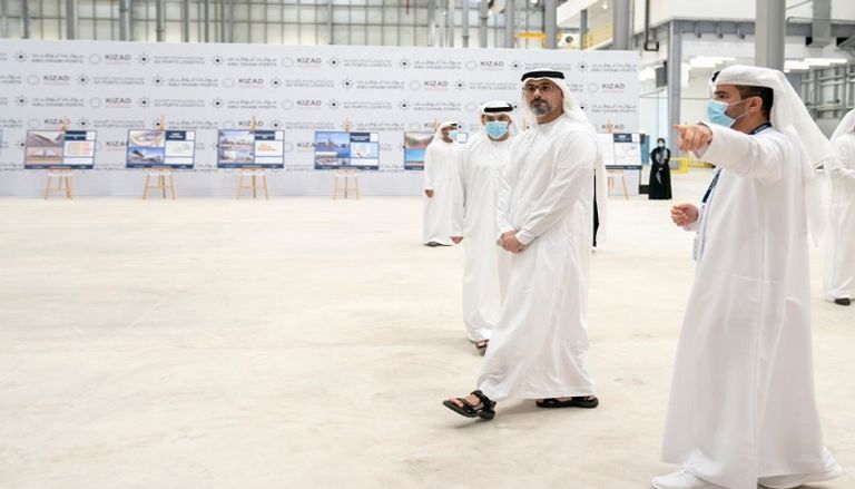  الشيخ خالد بن محمد بن زايد آل نهيان خلال تدشين النافذة