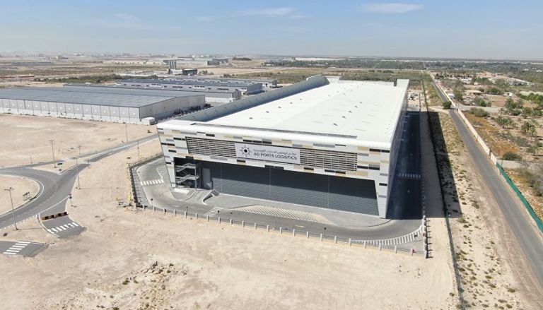  الشيخ خالد بن محمد بن زايد آل نهيان خلال تدشين النافذة