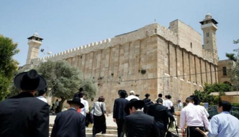 يهود متطرفون في محيط الحرم الإبراهيمي